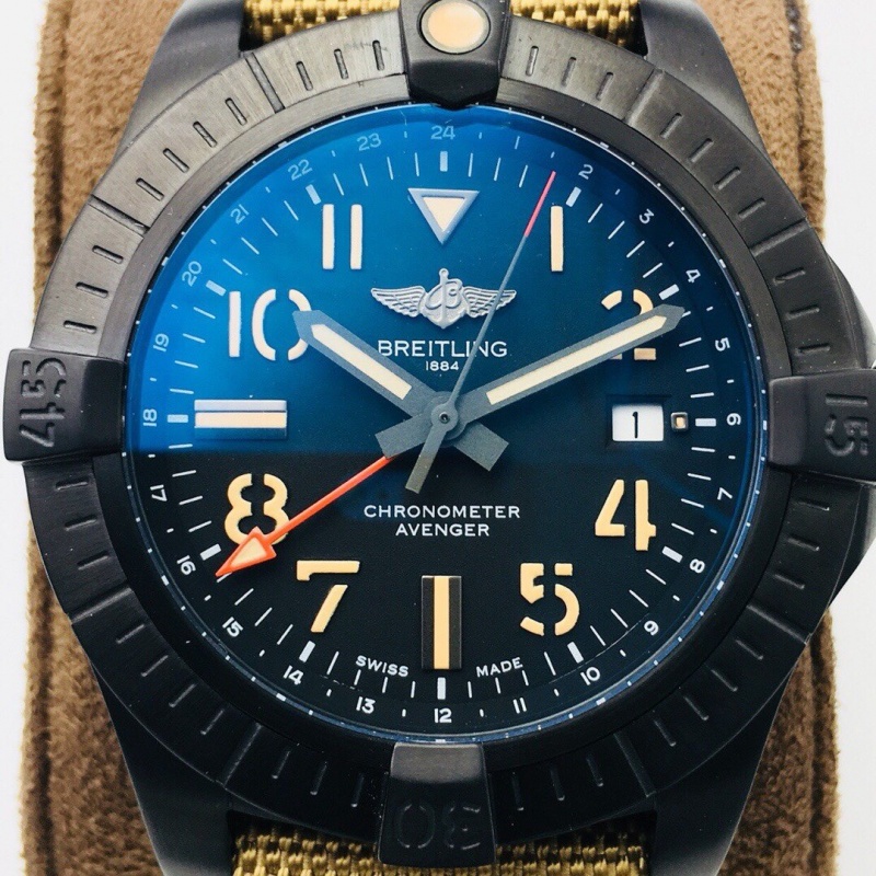 百年灵BREITLING复仇者系列腕表镜面